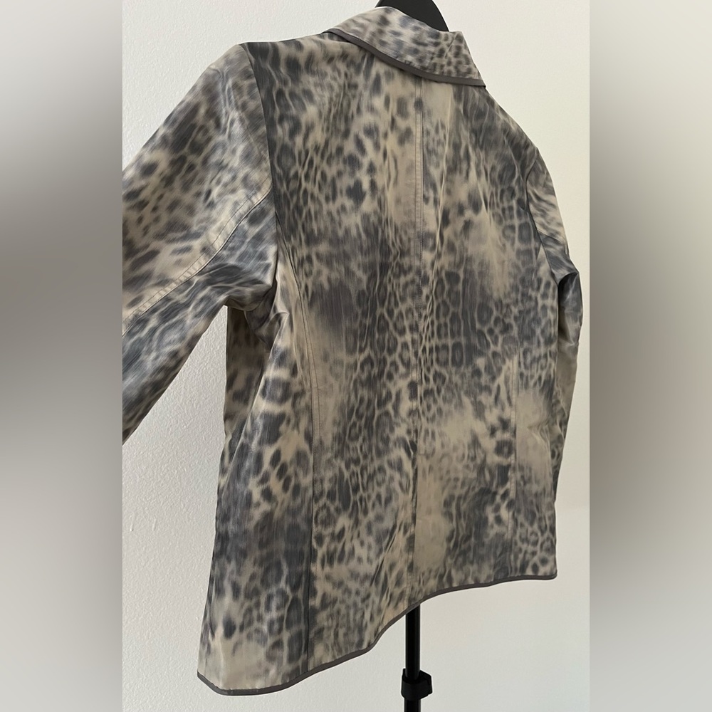 🤍  Chico’s Abstract Animal Print Blazer | Statement Jacket - Picture 9 of 11